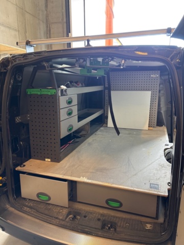 1500064-1 Bilinredning med lådsystem och hyllsektion – Volkswagen Caddy - 2025