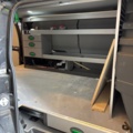 1500064-2 Bilinredning med lådsystem och hyllsektion – Volkswagen Caddy - 2025