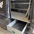 1500064-8 Bilinredning med lådsystem och hyllsektion – Volkswagen Caddy - 2025