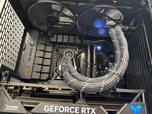 1529417-6 Stationär speldator - Fractal Design