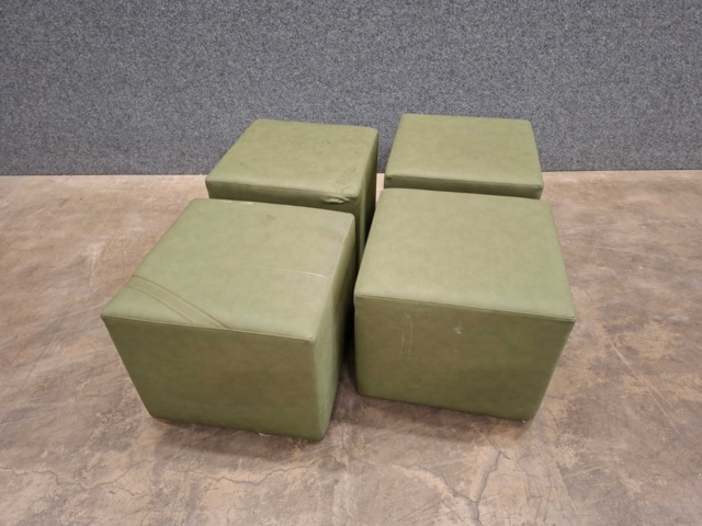 1541302-2 4 st Sittpuffar