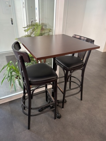 1533233-3 Samling med barstolar och bord - ca 30 enheter