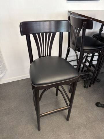 1533233-6 Samling med barstolar och bord - ca 30 enheter