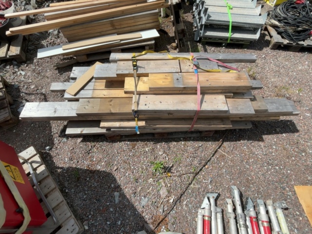 1500077-1 Trävirke, reglar och plank