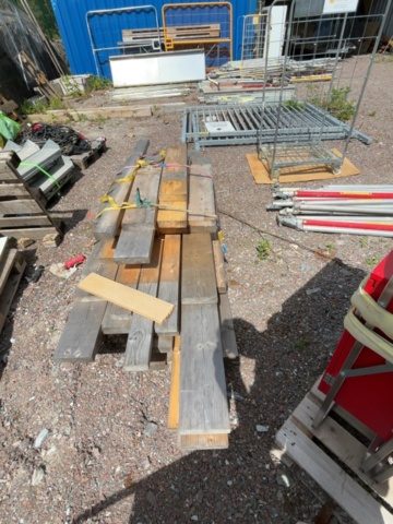 1500077-2 Trävirke, reglar och plank