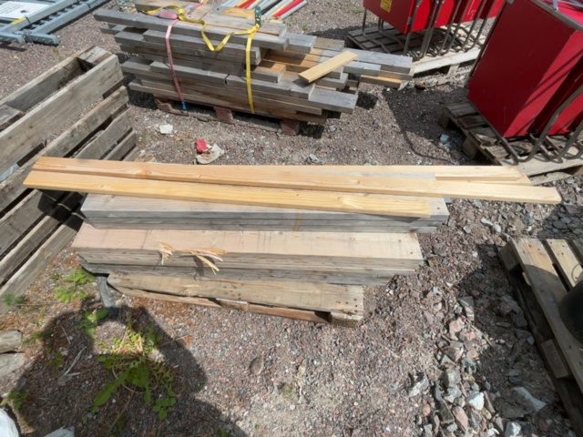 1500077-4 Trävirke, reglar och plank