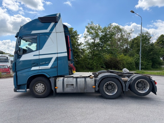 1368098-3 Dragbil - Volvo FH 62 TT -2016