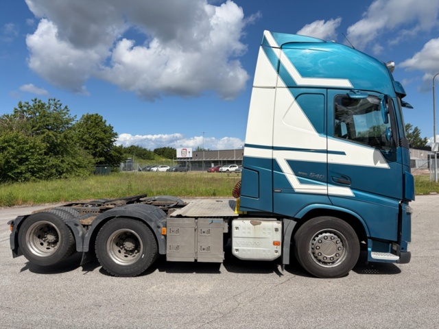 1368098-5 Dragbil - Volvo FH 62 TT -2016