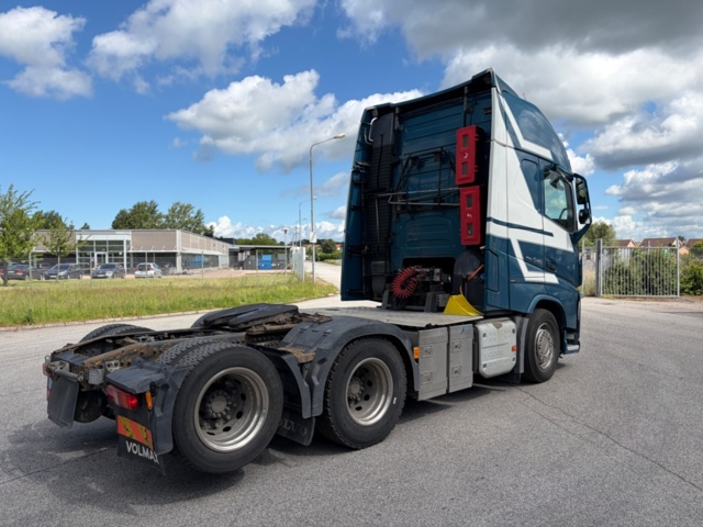 1368098-7 Dragbil - Volvo FH 62 TT -2016