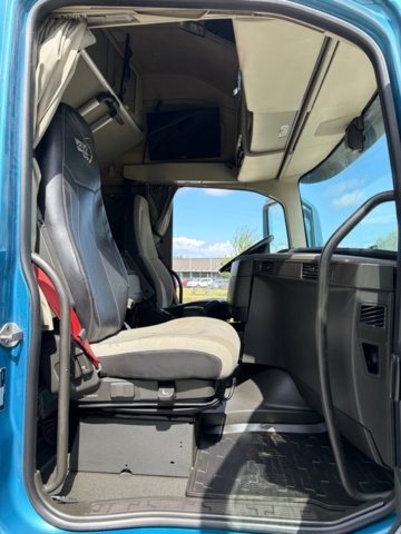 1368098-37 Dragbil - Volvo FH 62 TT -2016