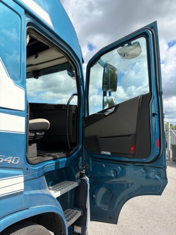1368098-34 Dragbil - Volvo FH 62 TT -2016