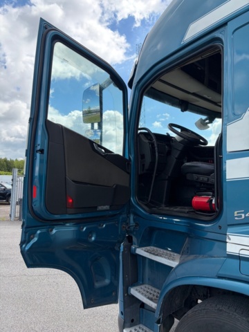 1368098-14 Dragbil - Volvo FH 62 TT -2016