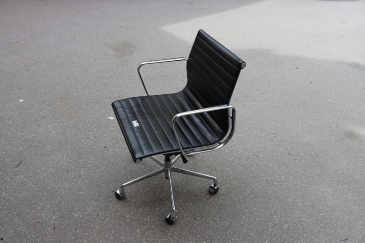 1296000-1 Office chair