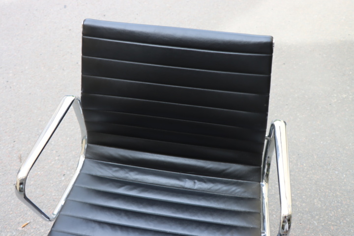 1296000-4 Office chair