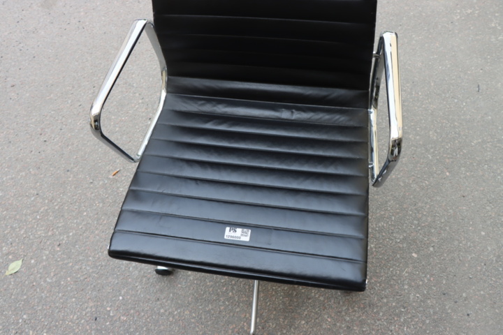 1296000-3 Office chair