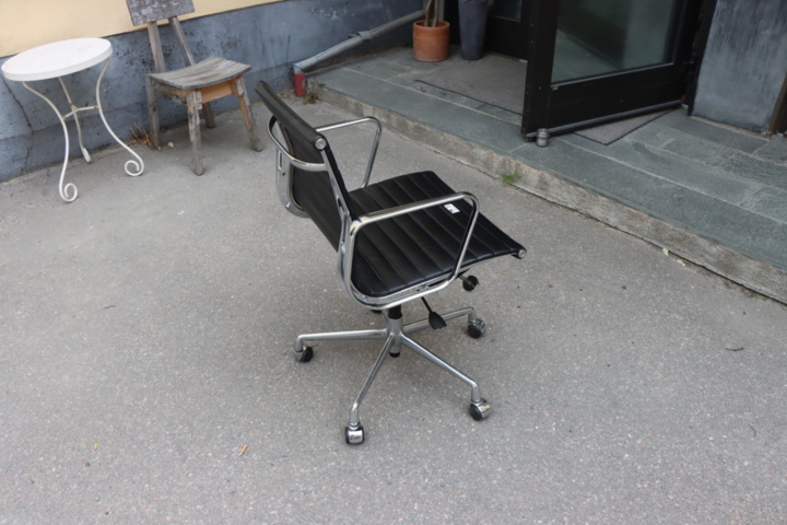 1296000-6 Office chair