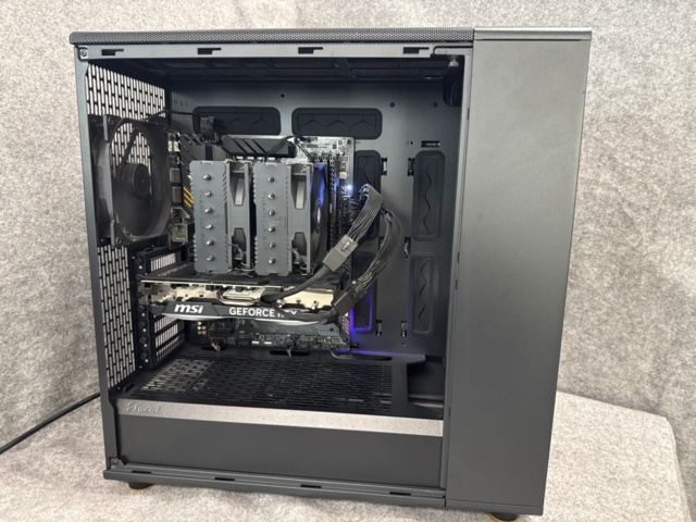 1529420-2 Stationär speldator - Fractal Design