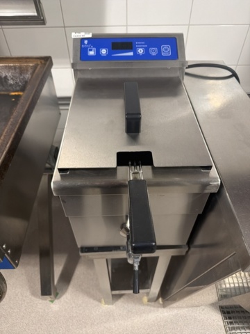 1533248-3 Fritös med underrede - Royal Catering RCIF-10EB -2024