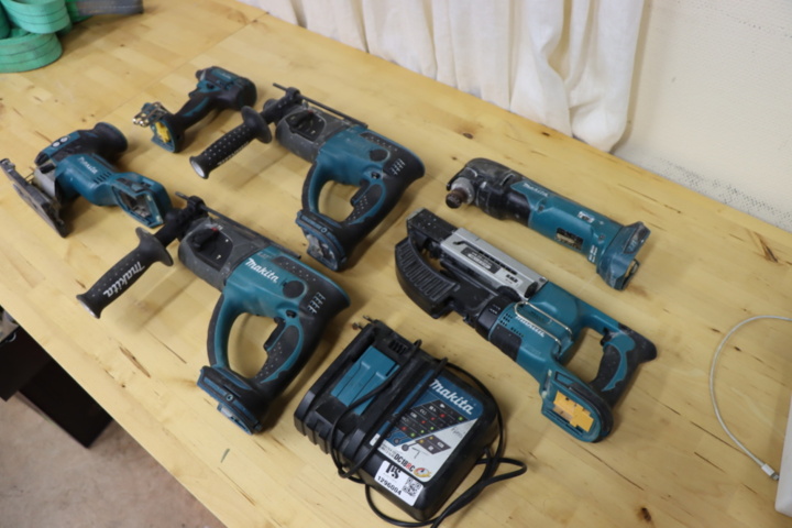 1296004-3 6 Makita power tools