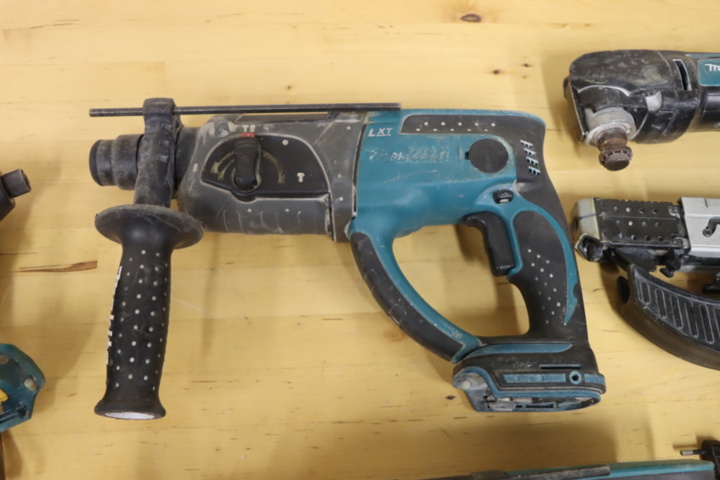 1296004-8 6 Makita power tools