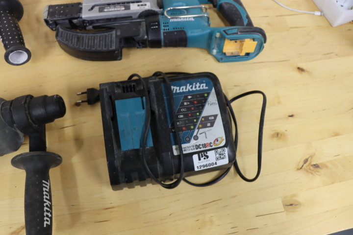 1296004-12 6 Makita power tools