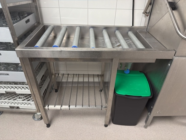 1533259-2 Diskstation med diskmaskin, in- och utbänk samt tillbehör - Wexiödisk WD-6