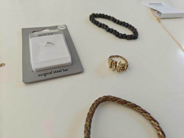 1400750-8 Smycken i blandade material