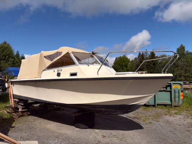 1529855-1 Boat with canopy – Ockelbo DC 21