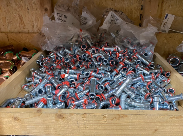 1529737-29 Diverse på hyllorna - Presskopplingar och rördelar för VVS-installation