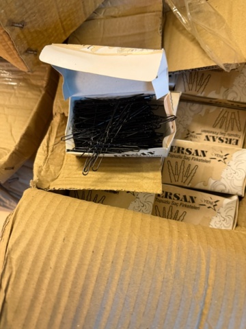 1541761-11 Lot of hair care products and hair accessories