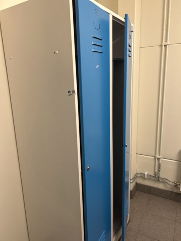 1539946-3 Klädskåp / Omklädningsskåp