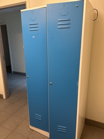 1539946-4 Klädskåp / Omklädningsskåp