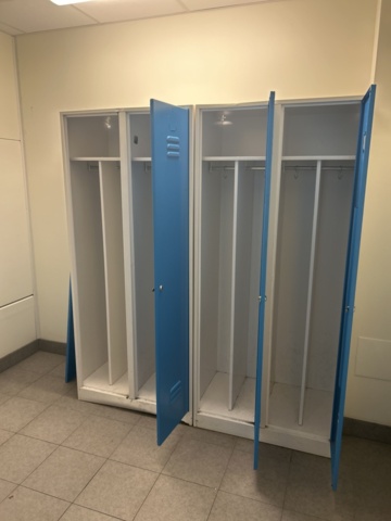 1539946-1 Klädskåp / Omklädningsskåp