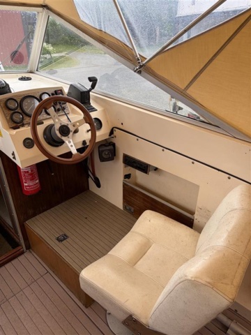 1529855-9 Boat with canopy – Ockelbo DC 21