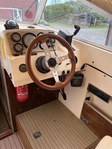 1529855-10 Boat with canopy – Ockelbo DC 21