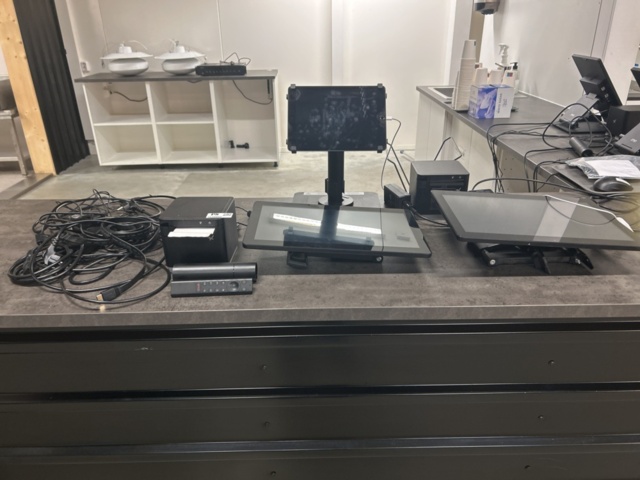 1539953-12 Kassasystem / POS-utrustning med tillbehör