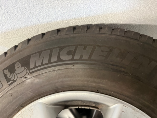 1140959-5 Sommardäck på aluminiumfägar till husbil, Michelin 225/75 R 16 CP