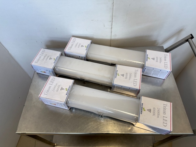 1352277-1 3 st nya ledarmaturer Malmbergs Triton