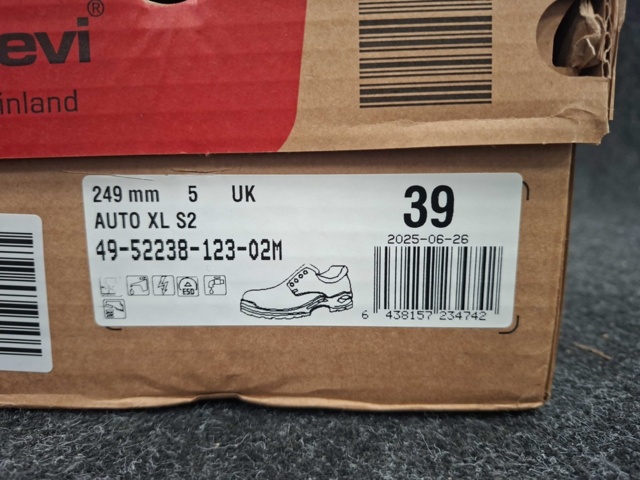 1542061-6 Safety shoes Sievi Auto XL S2, Size 39