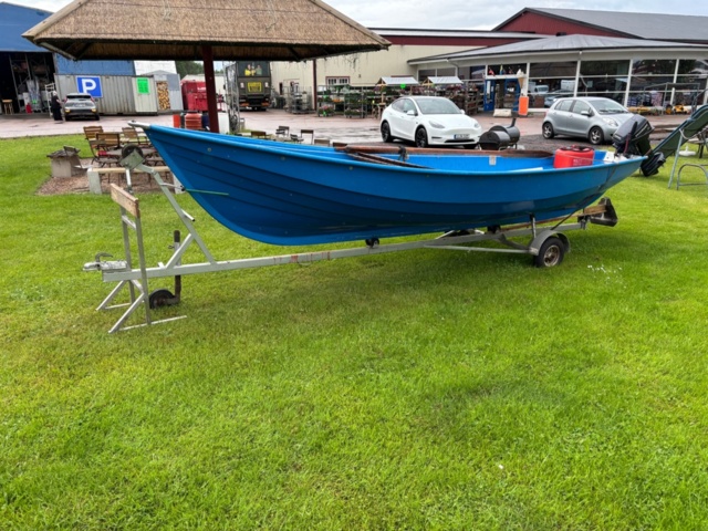 1475290-4 Motorbåt med trailer och utombordsmotor - Evinrude 9.9