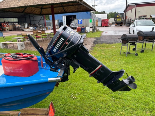1475290-8 Motorbåt med trailer och utombordsmotor - Evinrude 9.9