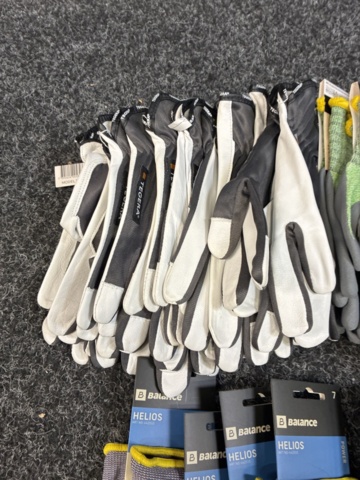 1542352-6 35 pcs Work gloves Tegera & Balance, Size 7