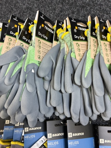 1542352-8 35 pcs Work gloves Tegera & Balance, Size 7