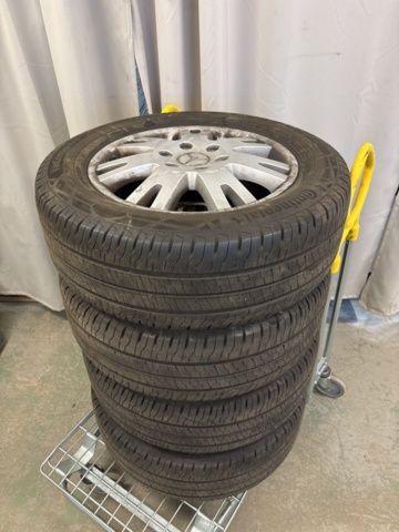1511315-2 Summer tires on 17" aluminum rims - Continental & Mercedes Benz