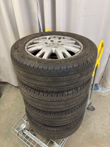 1511315-14 Summer tires on 17" aluminum rims - Continental & Mercedes Benz