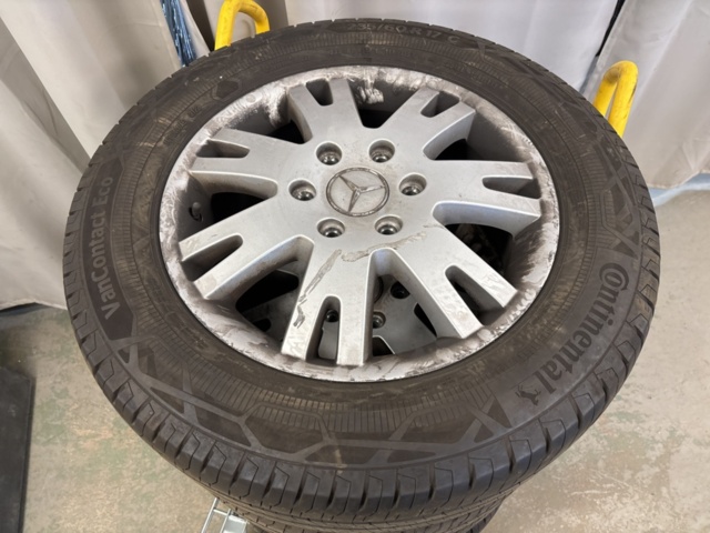 1511315-3 Summer tires on 17" aluminum rims - Continental & Mercedes Benz