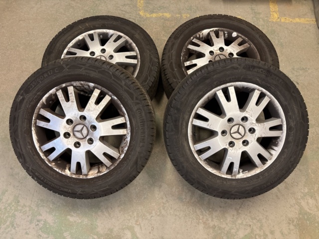 1511315-15 Summer tires on 17" aluminum rims - Continental & Mercedes Benz