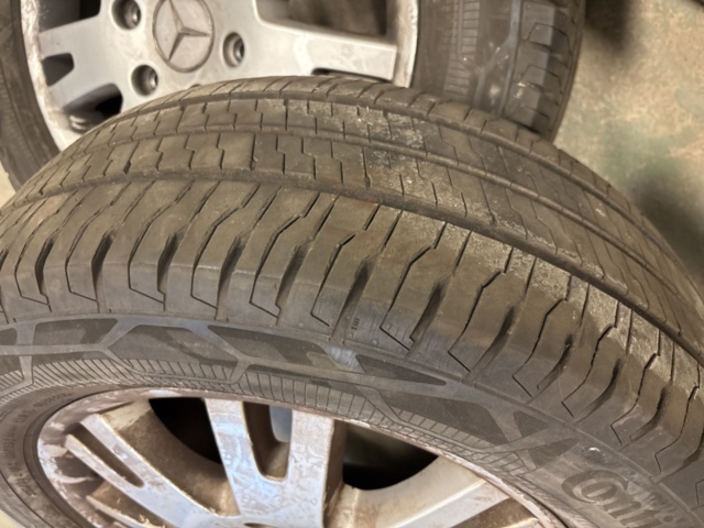 1511315-7 Summer tires on 17" aluminum rims - Continental & Mercedes Benz