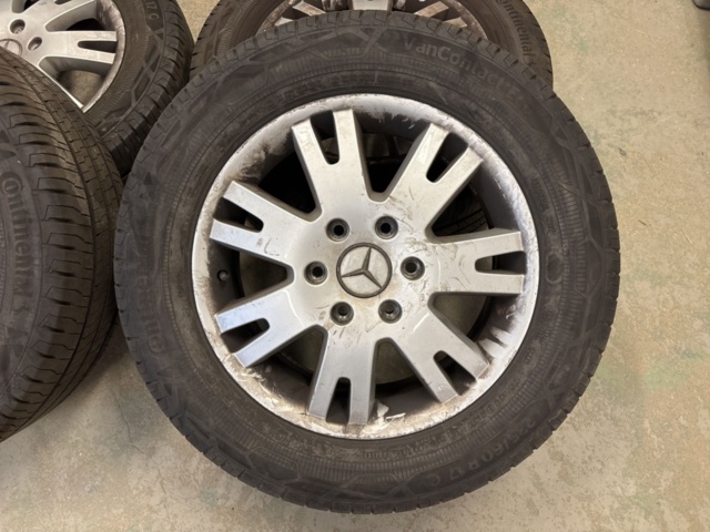1511315-8 Summer tires on 17" aluminum rims - Continental & Mercedes Benz