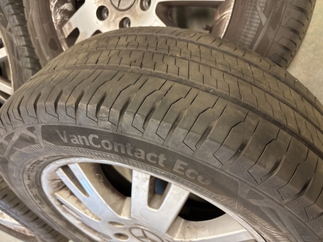 1511315-9 Summer tires on 17" aluminum rims - Continental & Mercedes Benz